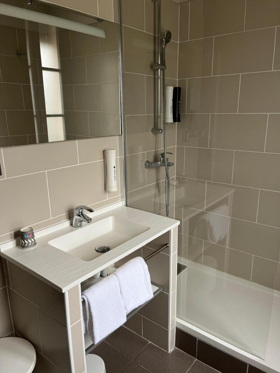 Salle de bains dans l'établissement Hotel Normandy