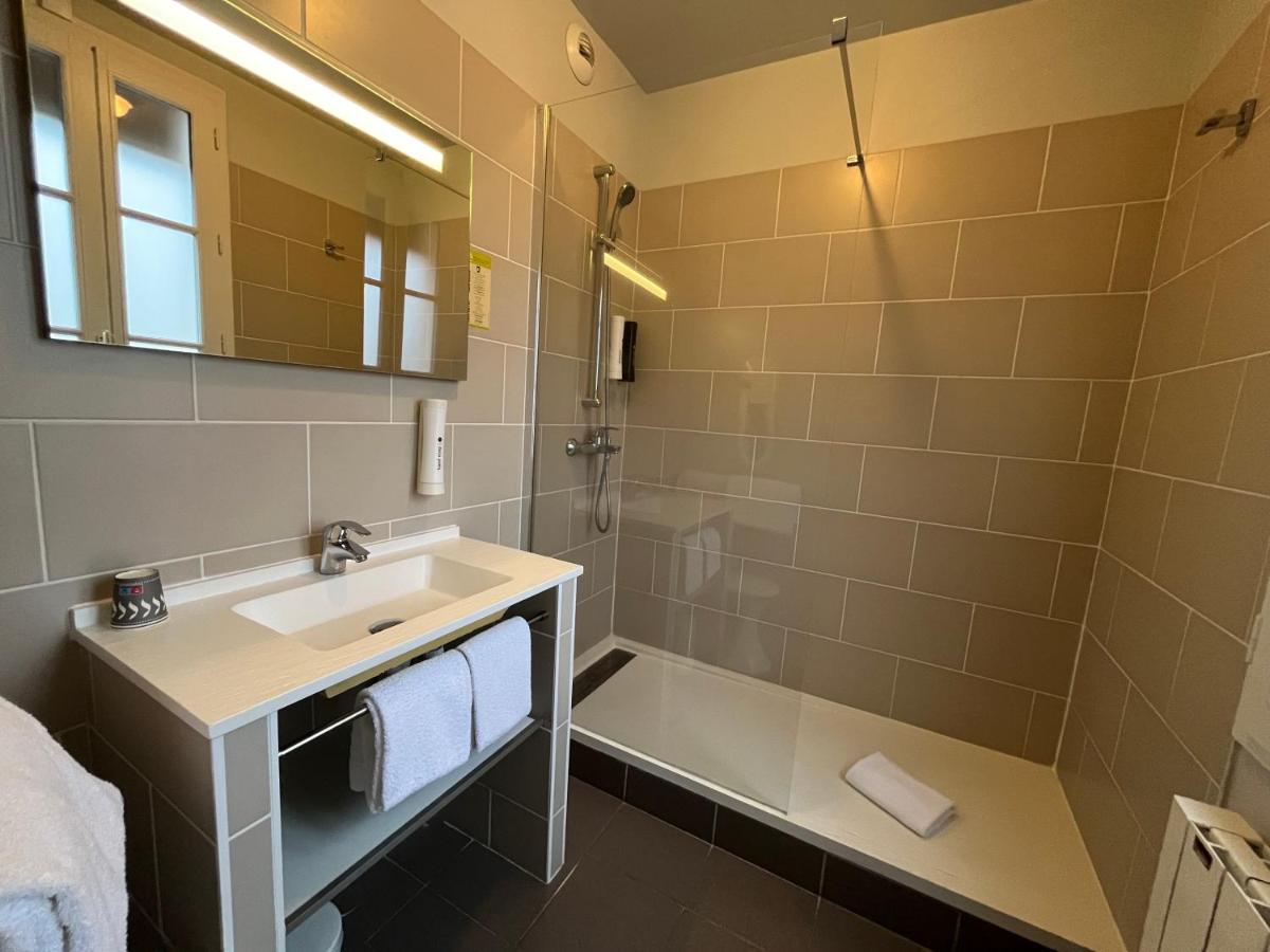 Salle de bains dans l'établissement Hotel Normandy