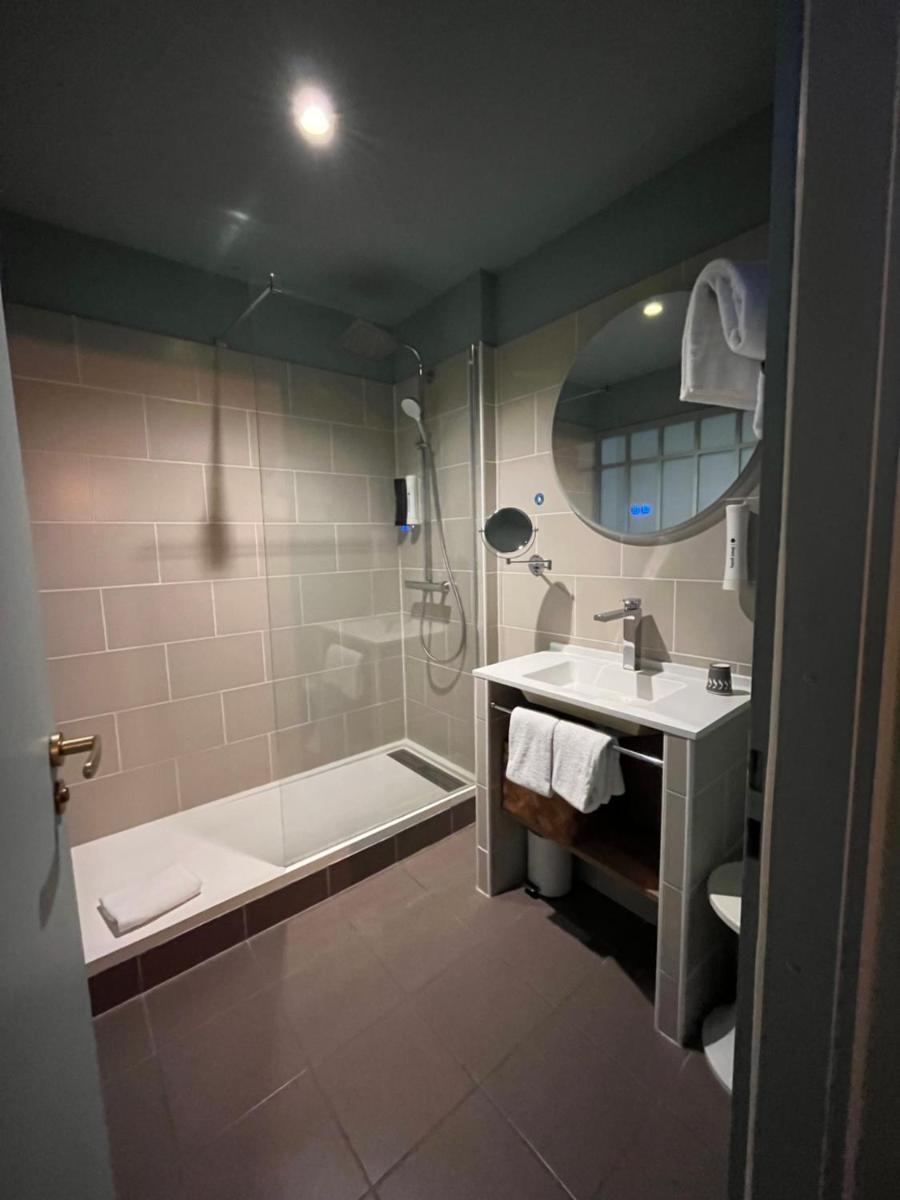 Salle de bains dans l'établissement Hotel Normandy