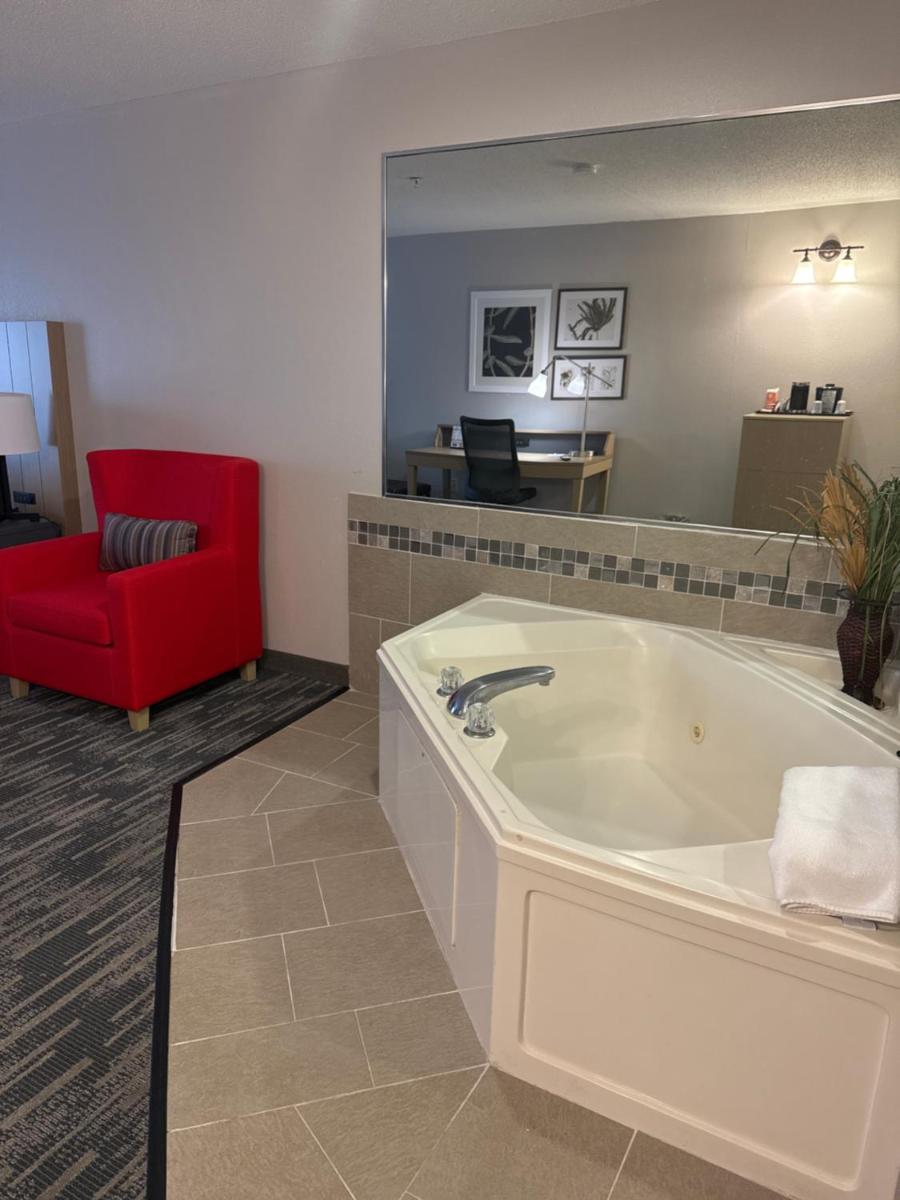 Country Inn & Suites by Radisson, Elgin, IL - Housity