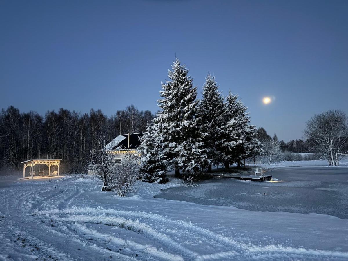 Relax House By The Stone - Housity