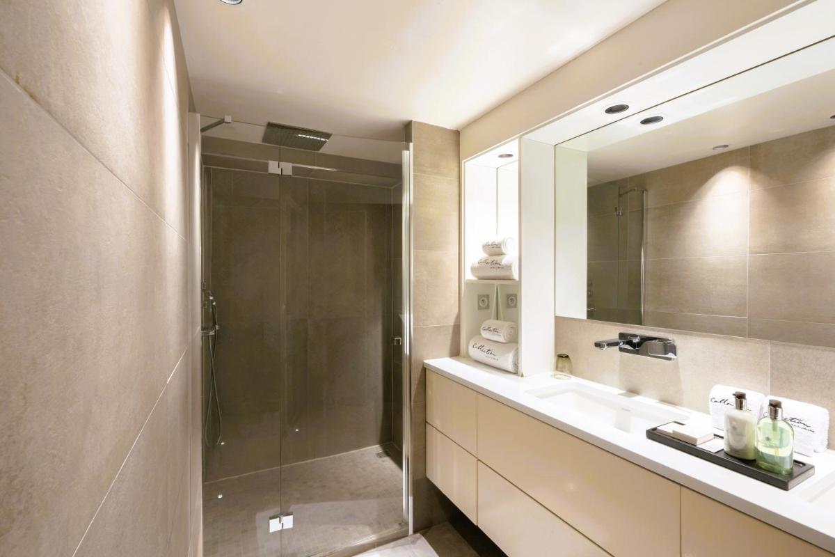 Salle de bains dans l'établissement La Ferme Saint Simeon Hotel & Spa - Relais & Chateaux