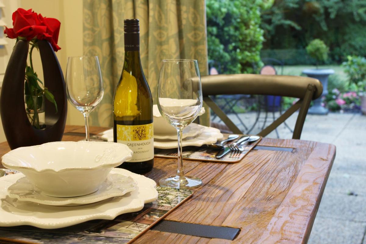 Private studio on Judi's Vineyard - Hizvo