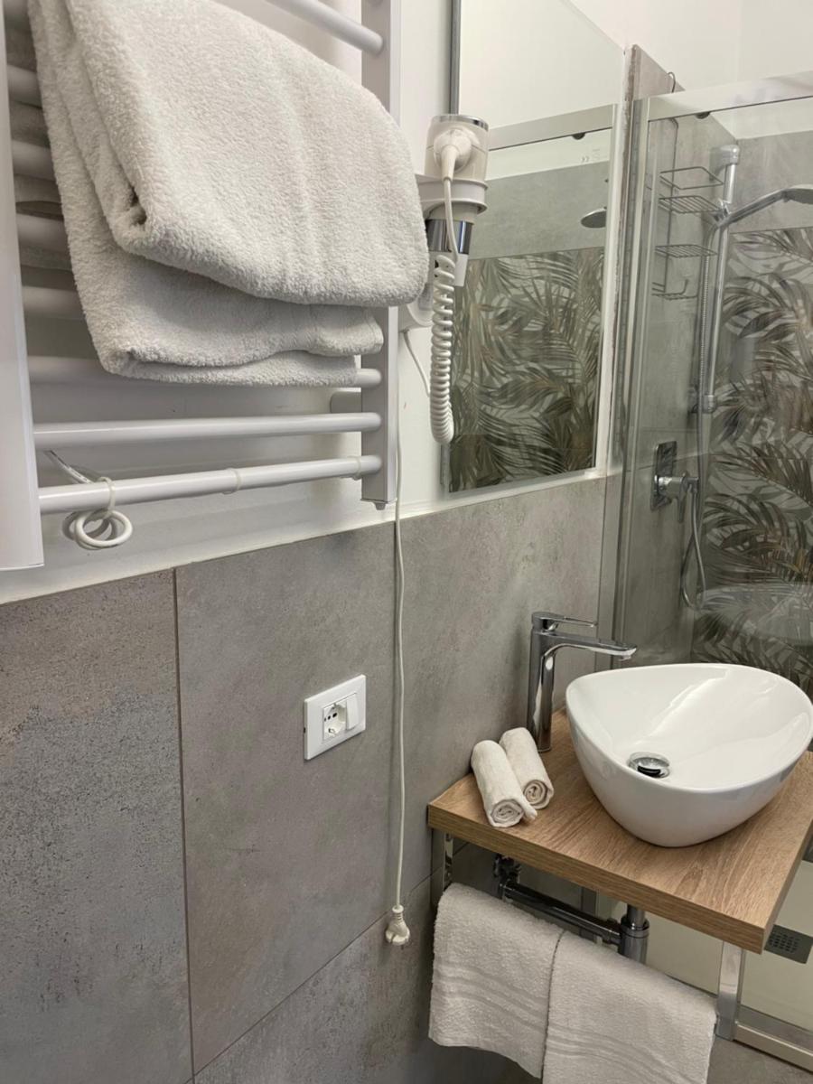 Cavour16 rent bedrooms - Housity