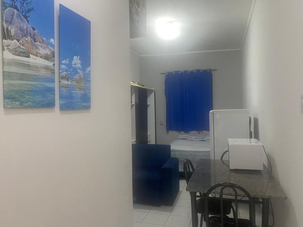 Kitinete perto da praia e Shopping Brisamar em São Vicente, na Biquinha, temporada e mensal tudo incluso, mobiliado, wi fi, ventilador, elevador, horário flexível - Housity
