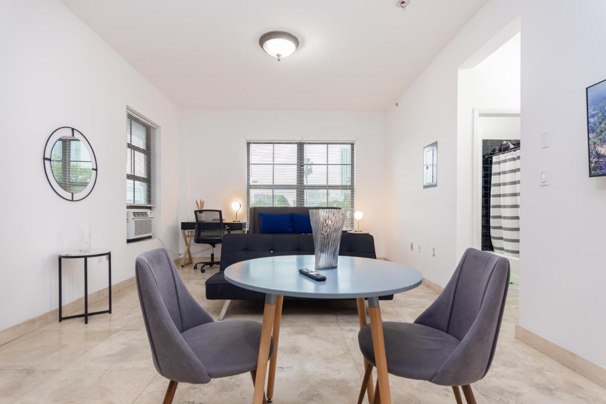 Home Miami Downtown - Wynwood area with backyard - Art District near Beach - Housity