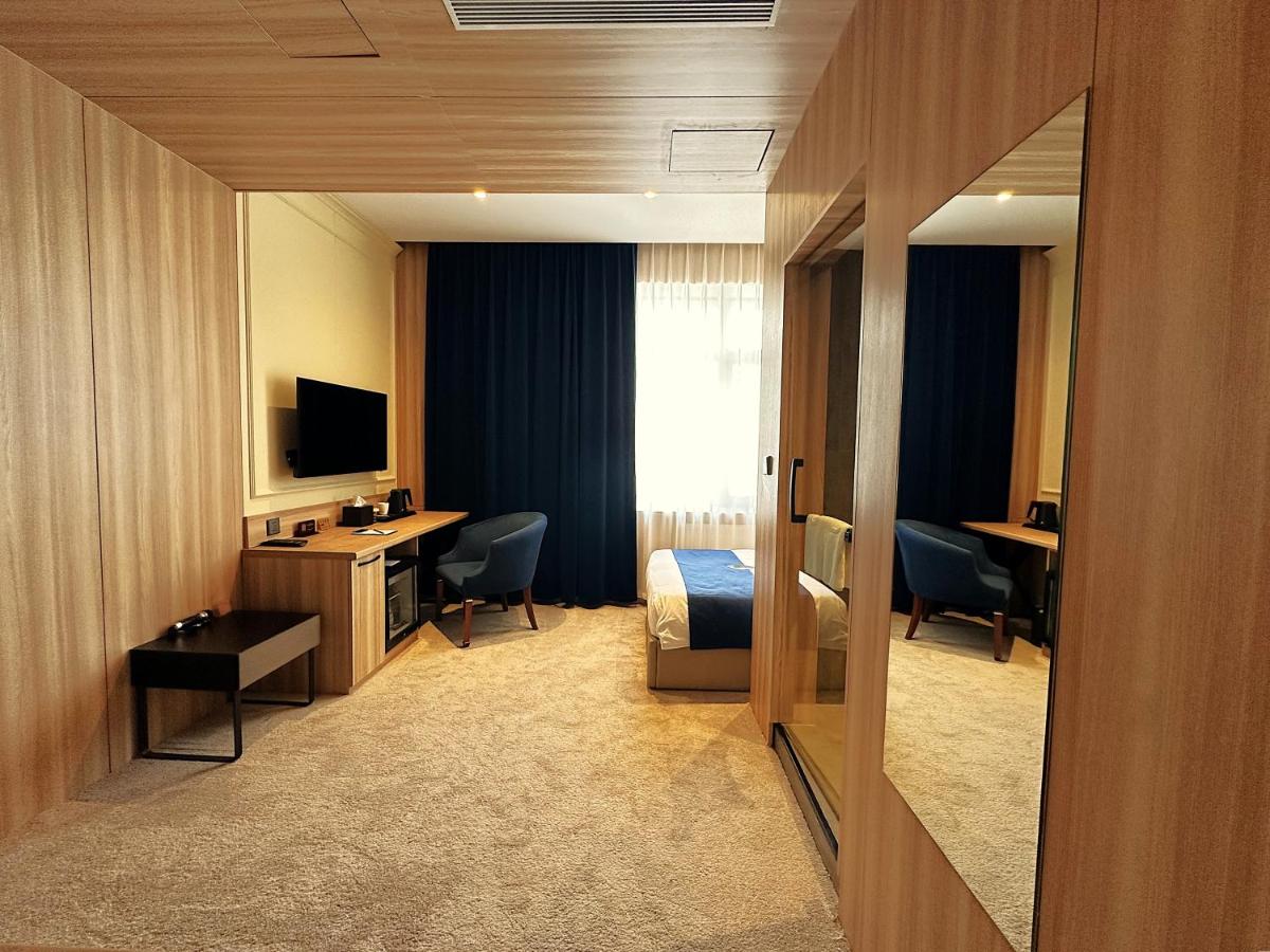 Ulaanbaatar Hotel - Housity