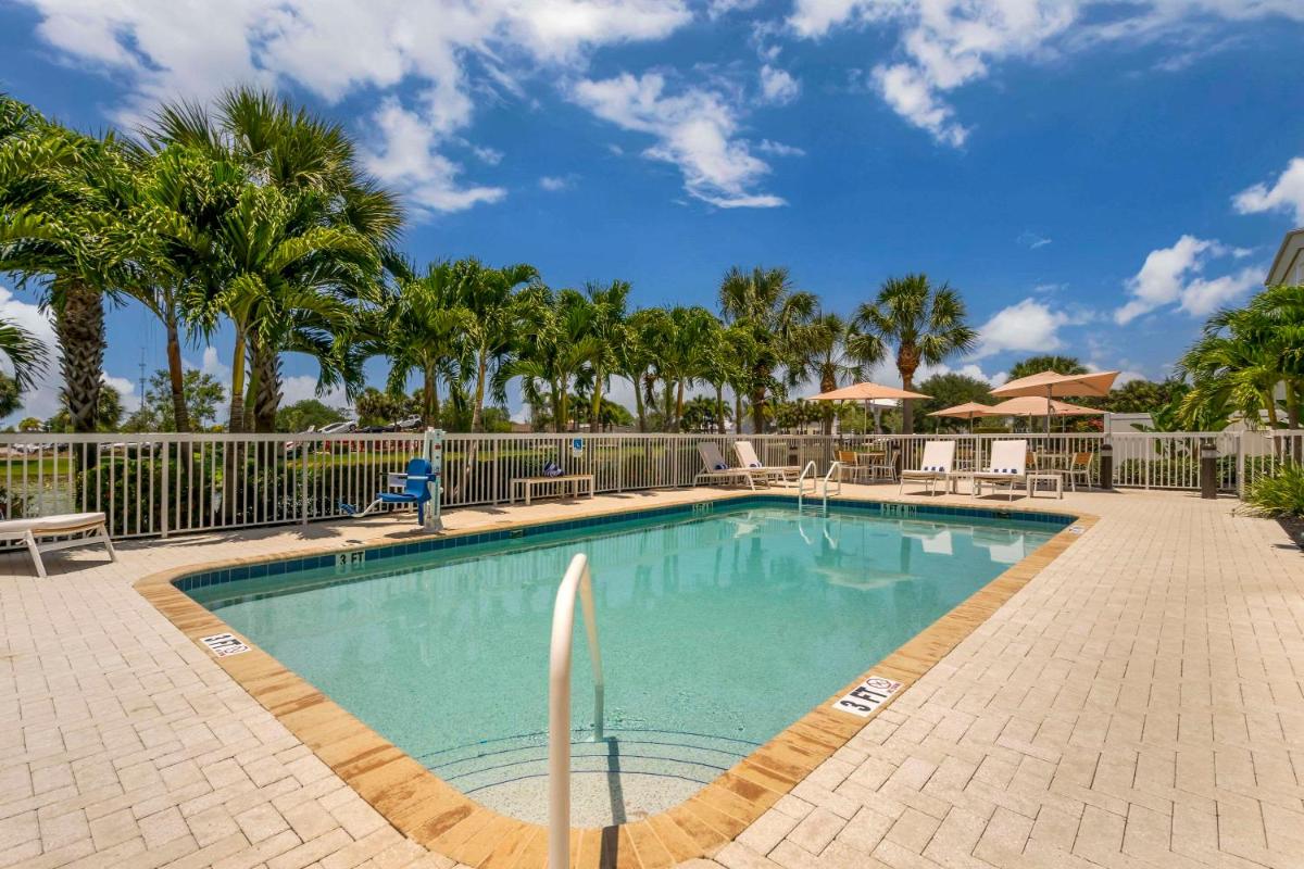 Comfort Suites Sarasota-Siesta Key - Hizvo