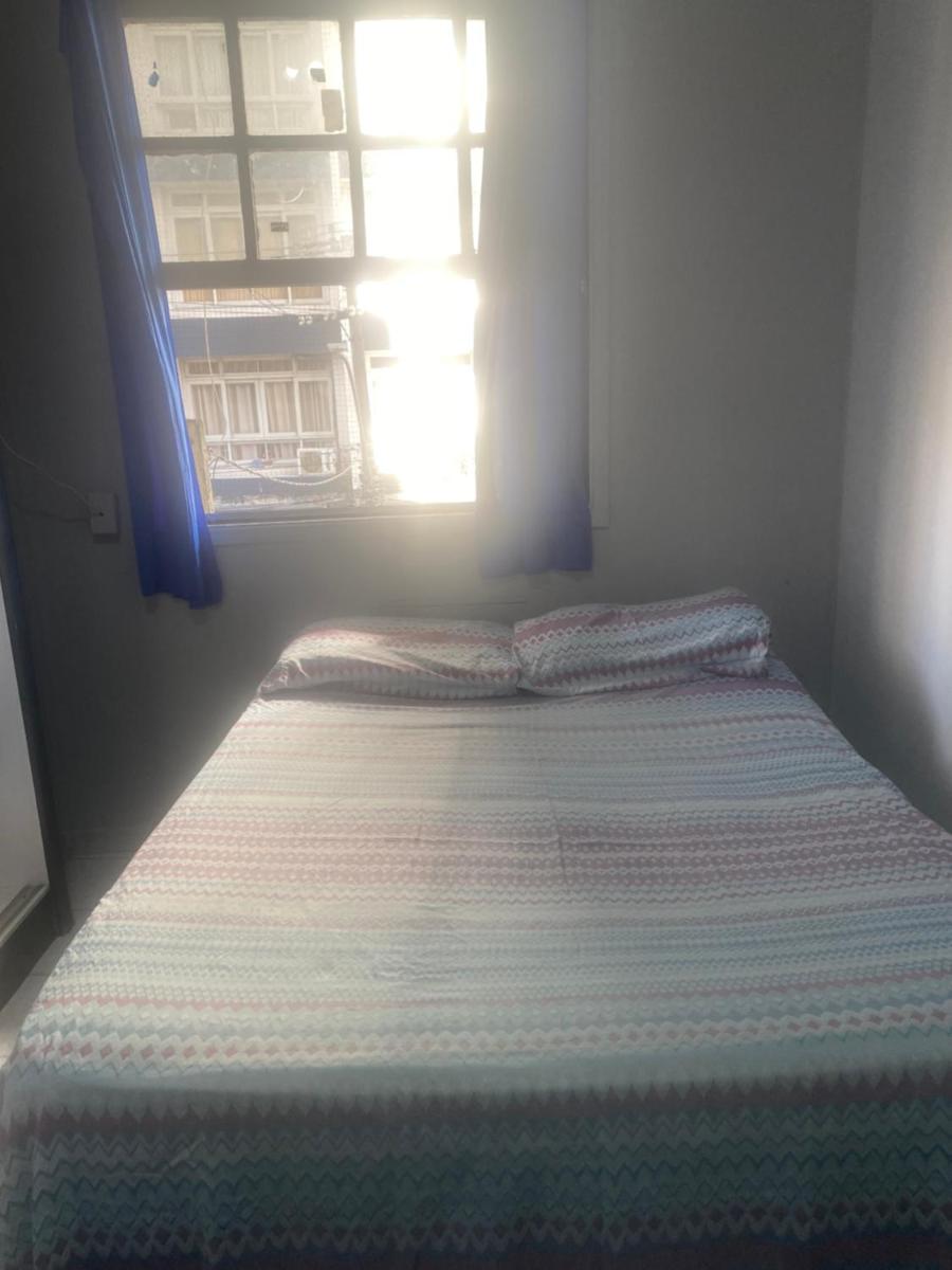 Kitinete perto da praia e Shopping Brisamar em São Vicente, na Biquinha, temporada e mensal tudo incluso, mobiliado, wi fi, ventilador, elevador, horário flexível - Housity