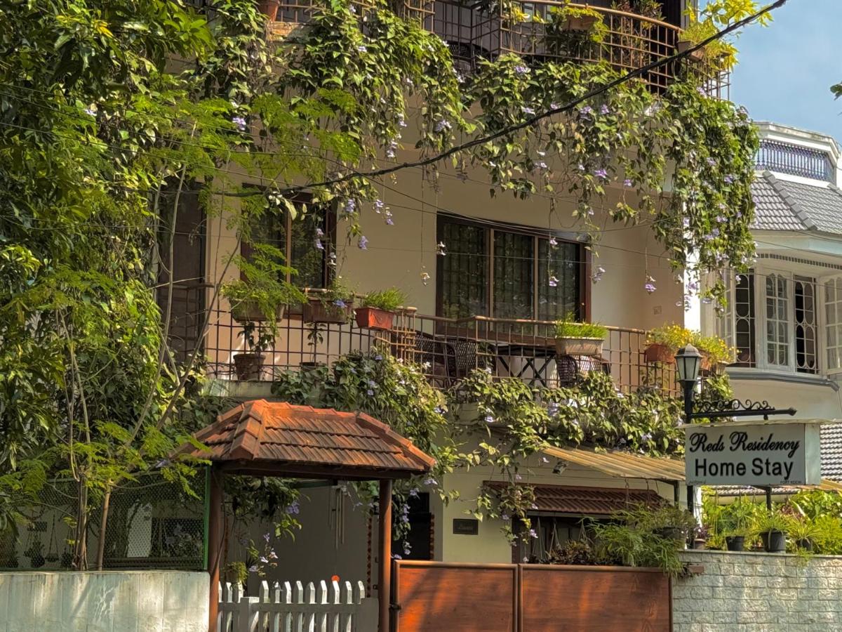 Reds Residency - Homestay - Housity