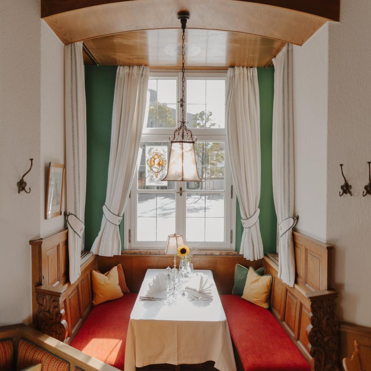 Romantik Hotel zur Post - Housity