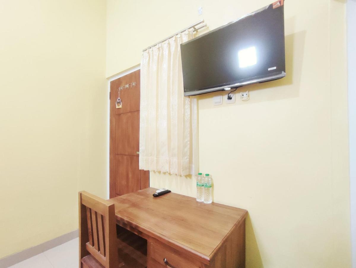 OYO 92792 Umi Rahayu Guesthouse - Housity