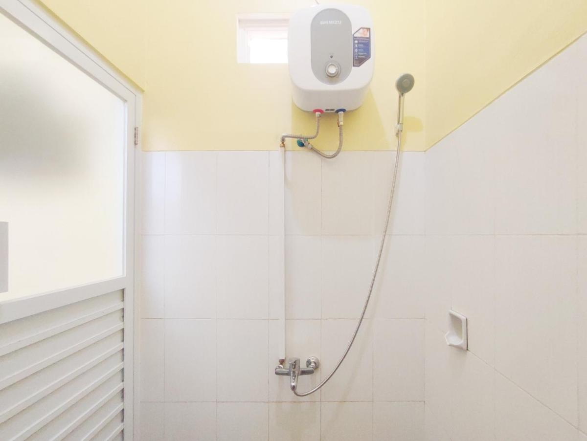 OYO 92792 Umi Rahayu Guesthouse - Housity