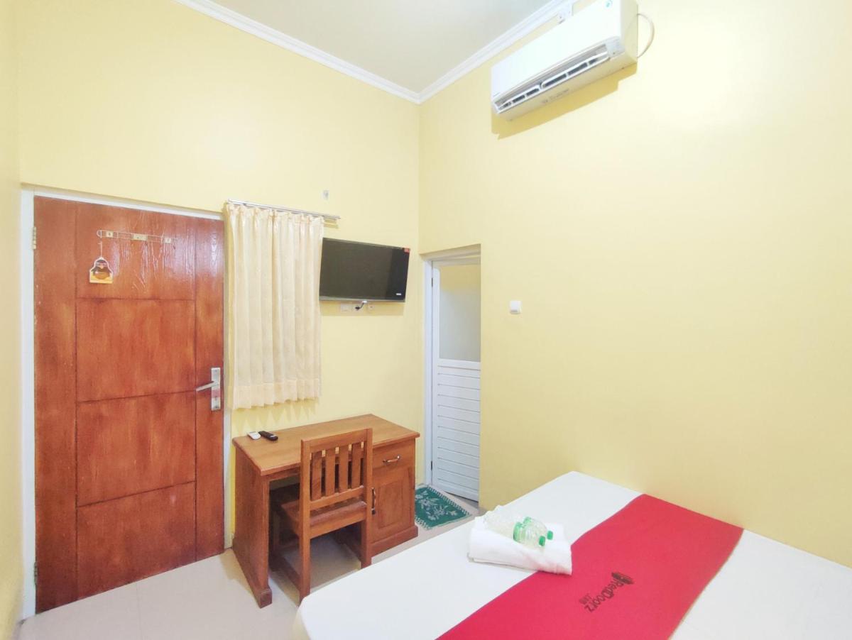 OYO 92792 Umi Rahayu Guesthouse - Housity