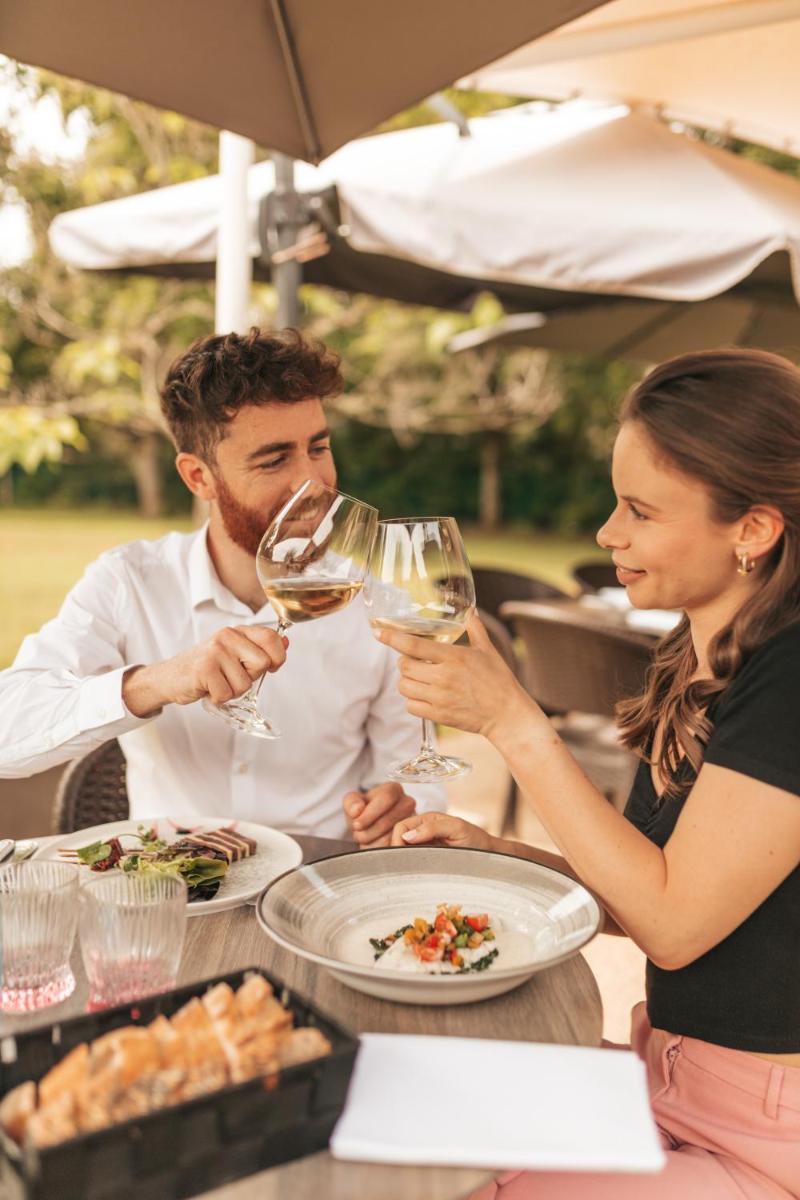 Clients de l'établissement Le Dracy Hôtel et Spa