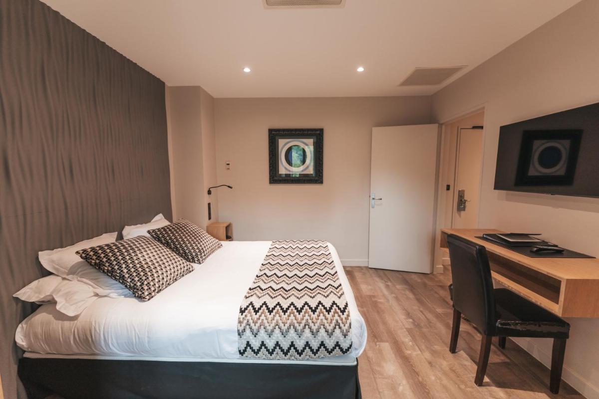 Un ou plusieurs lits dans un hébergement de l'établissement Le Dracy Hôtel et Spa