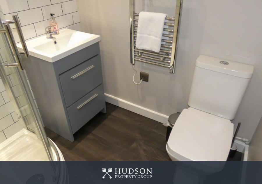 Serviced Apartment with Parking - Housity