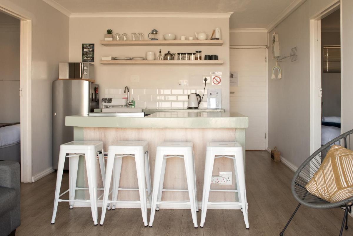 Easy Going Hermanus With An Ocean View - Housity