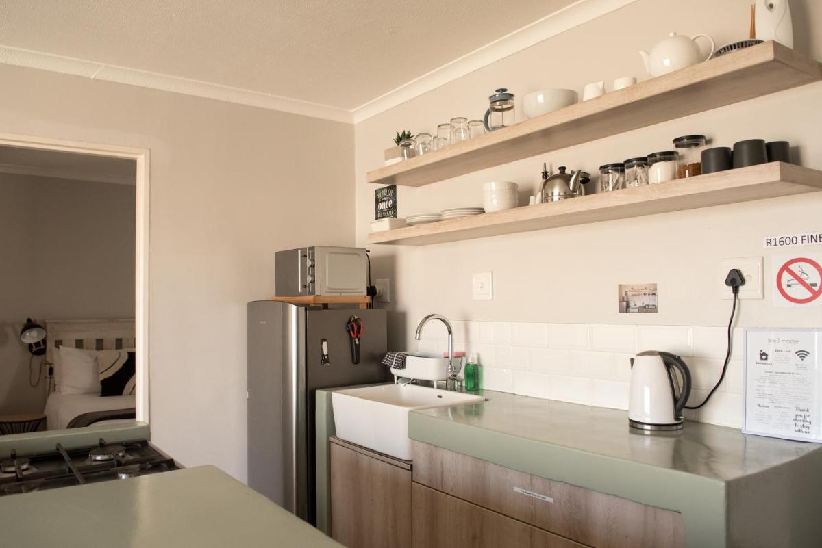 Easy Going Hermanus With An Ocean View - Housity