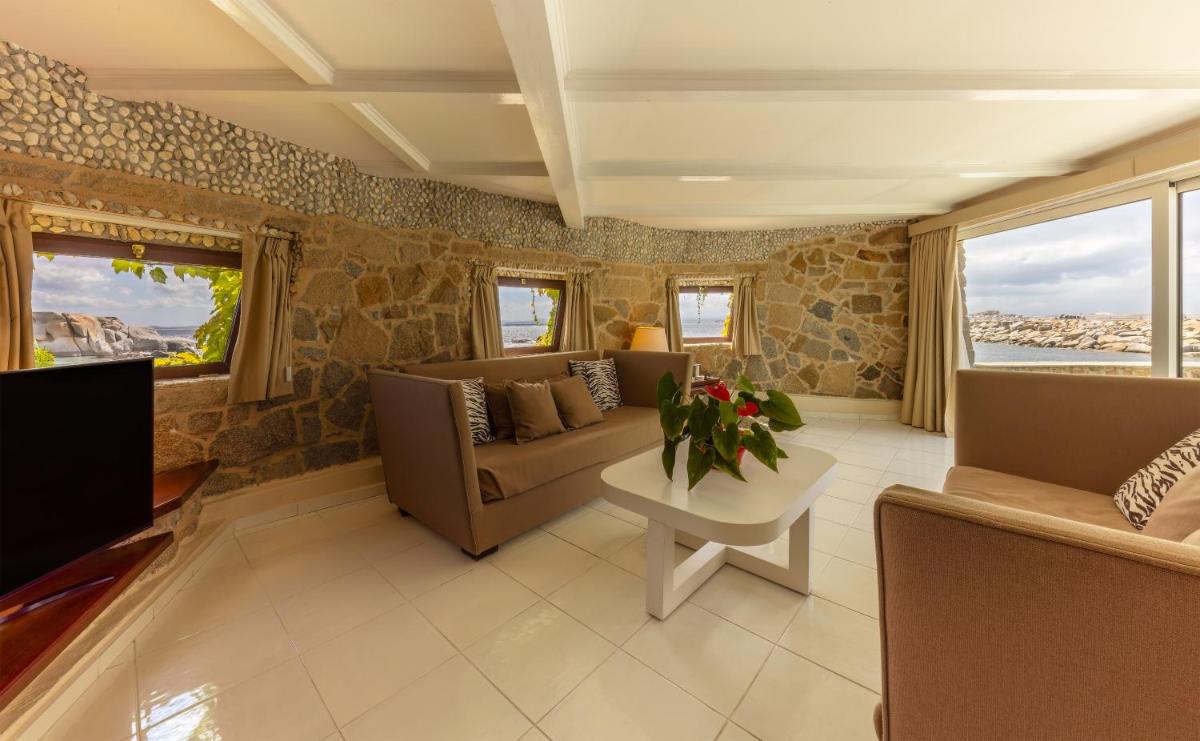 Coin salon dans l'établissement Hotel & SPA des Pecheurs