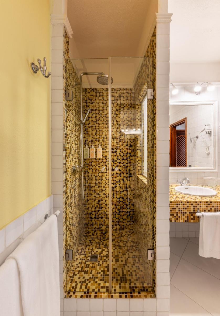 Salle de bains dans l'établissement Hotel & SPA des Pecheurs