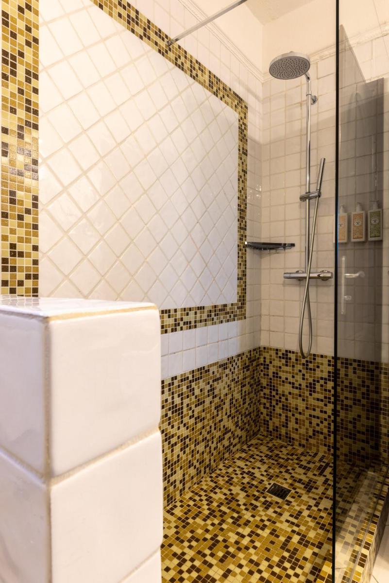 Salle de bains dans l'établissement Hotel & SPA des Pecheurs