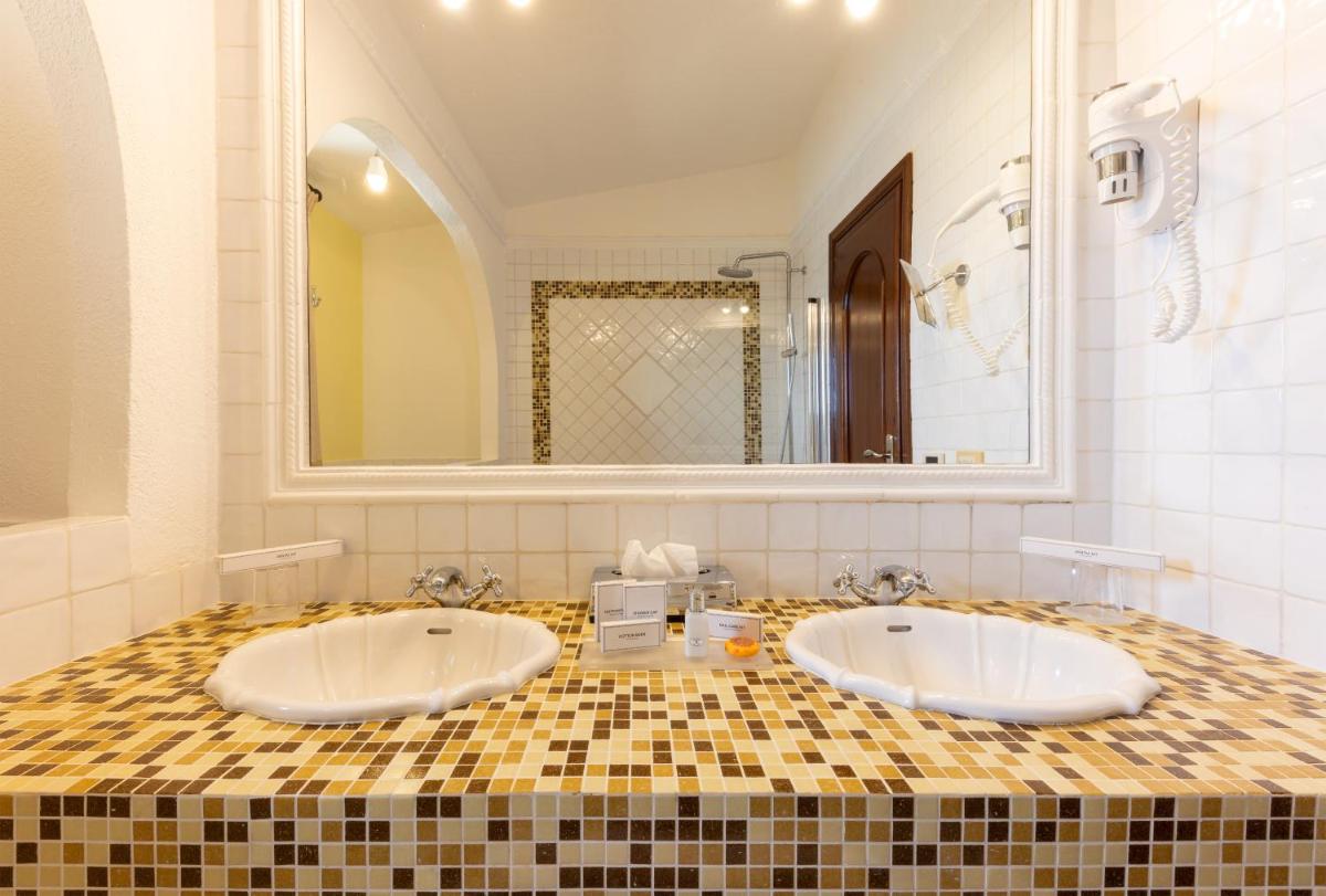 Salle de bains dans l'établissement Hotel & SPA des Pecheurs