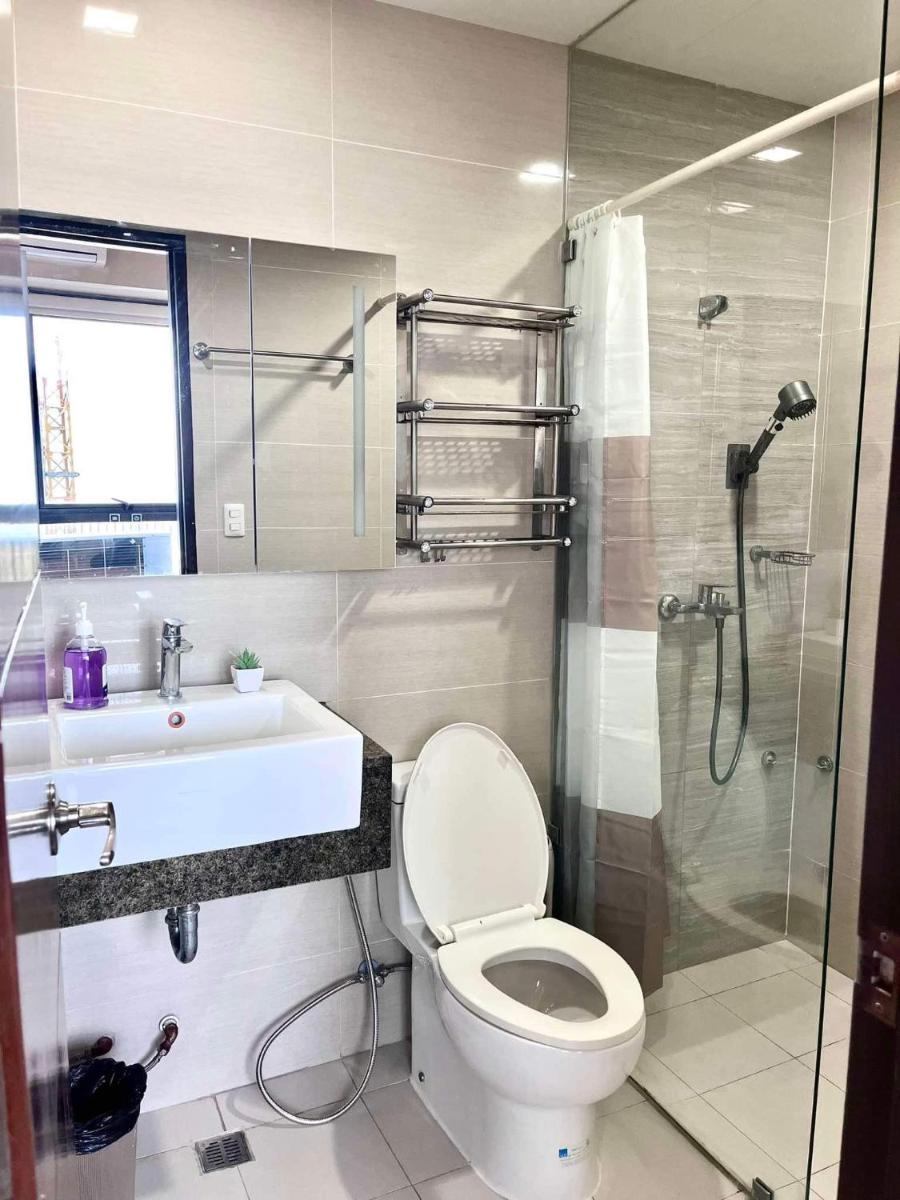 Mactan Newtown Condo with Pool access - Housity