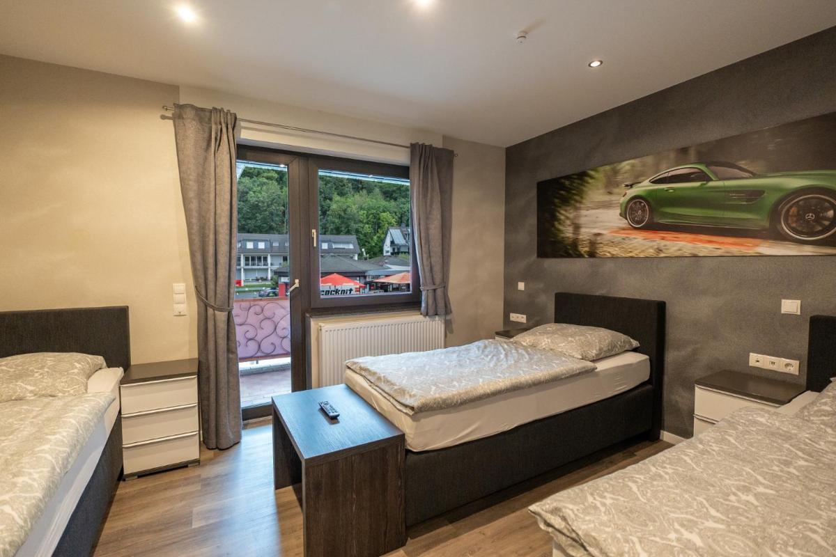 Guesthouse Cockpit - Housity