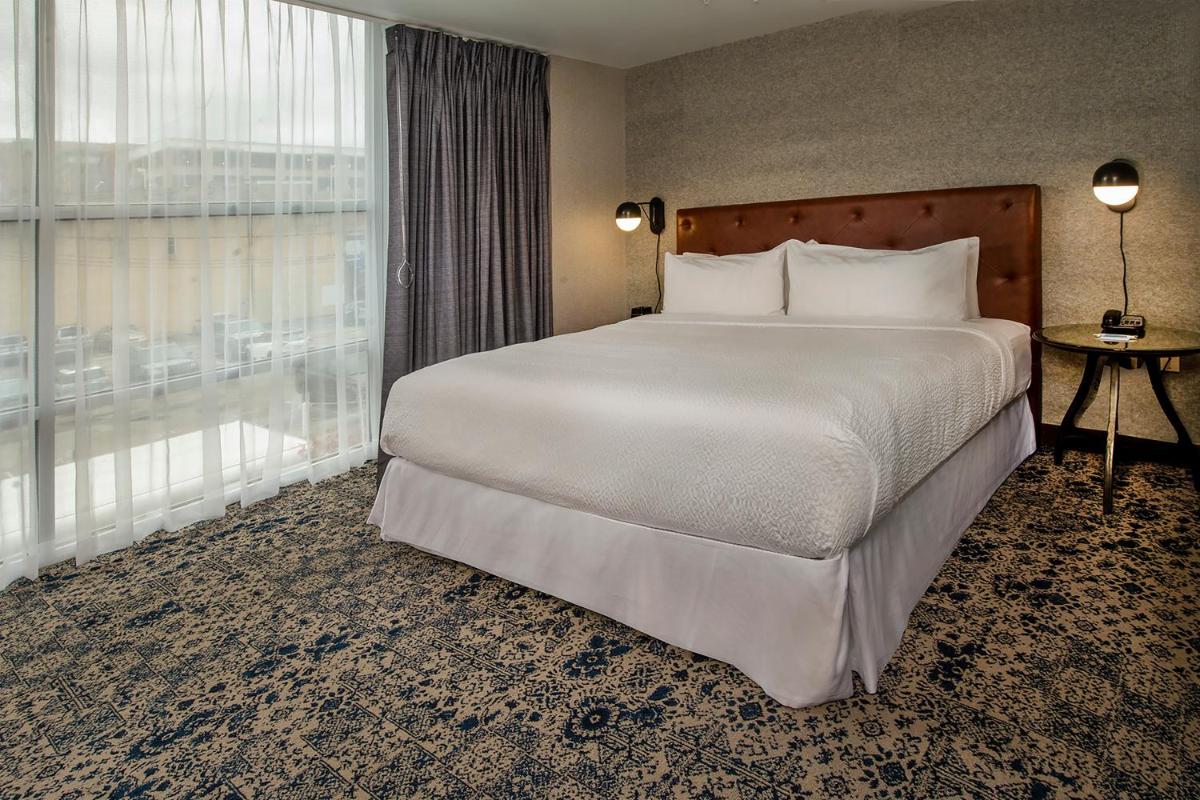 Four Points Philadelphia City Center - Housity