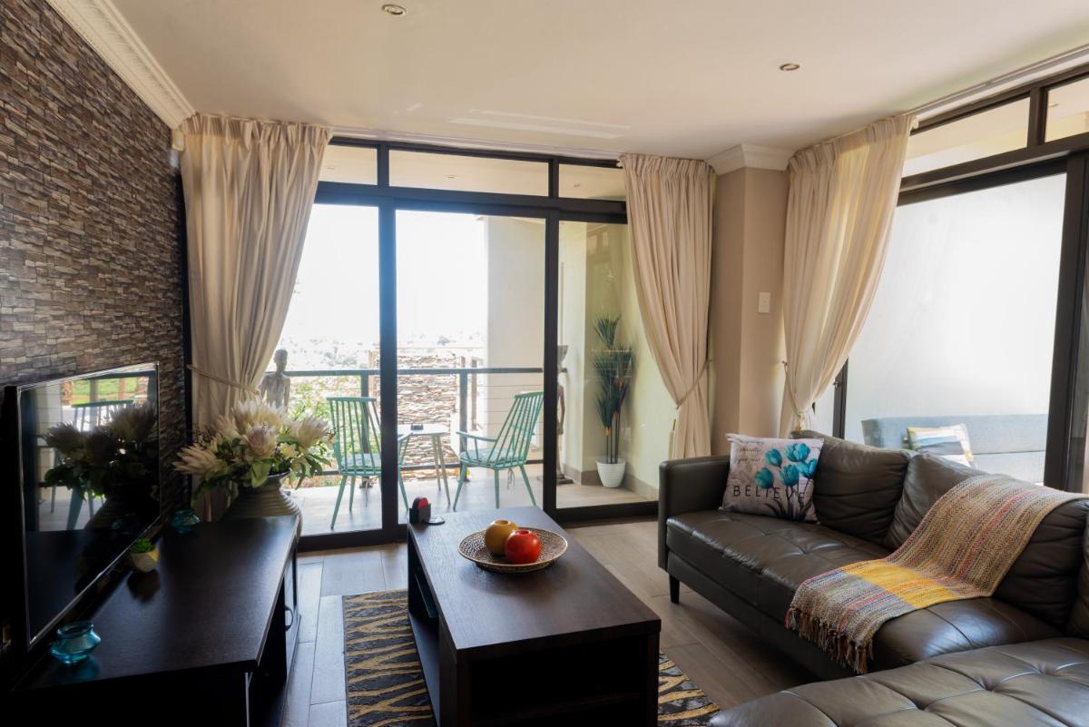 Ekuthuleni Modern Christian Guesthouse with seaview - Housity