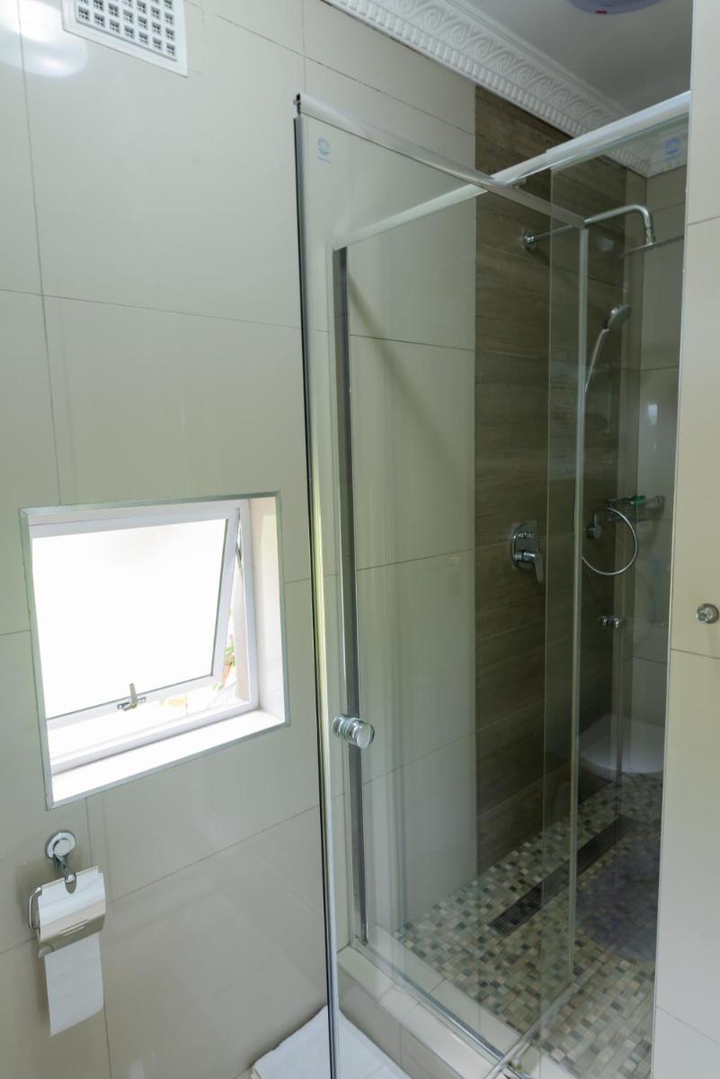Ekuthuleni Modern Christian Guesthouse with seaview - Housity