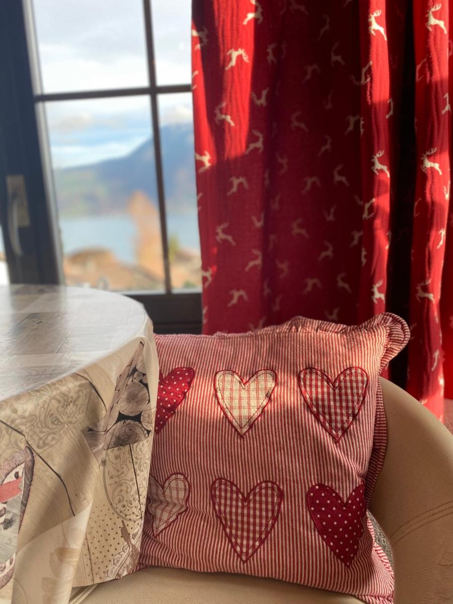 Herrlicher Blick auf Berge und See - Housity