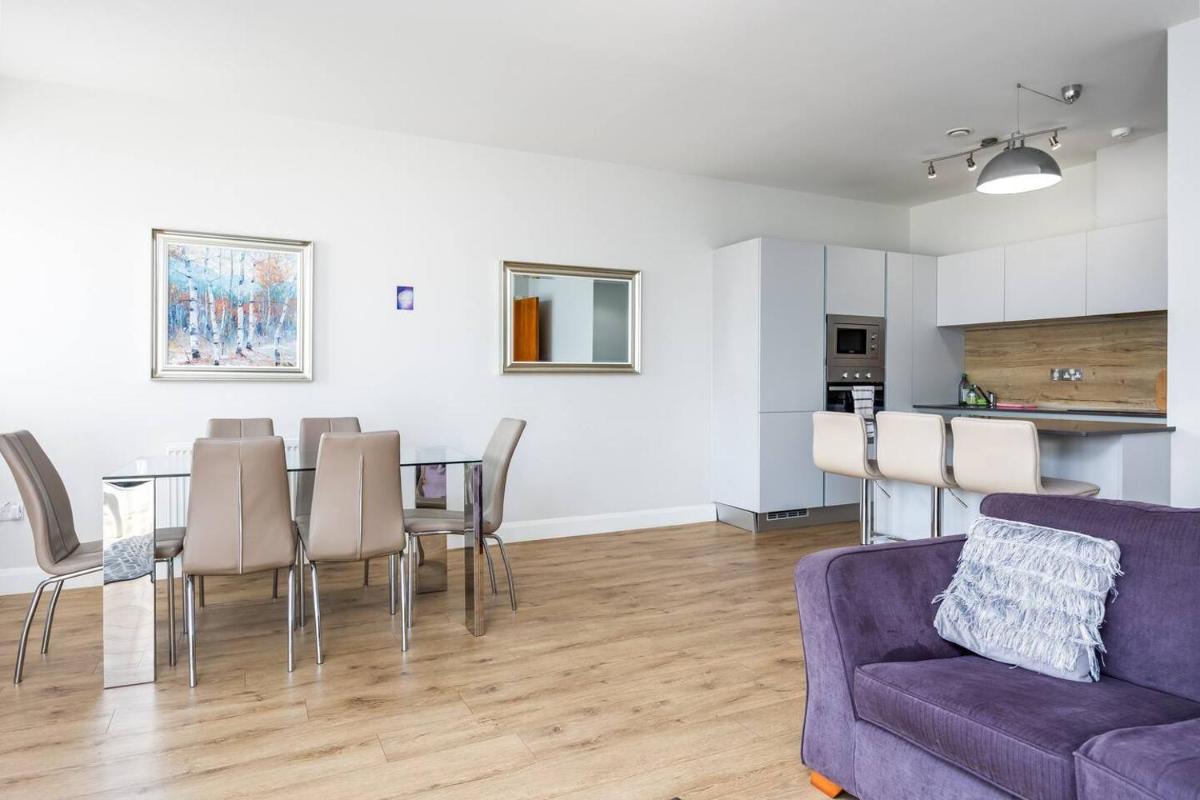 Deluxe Seaview Apartment - Housity