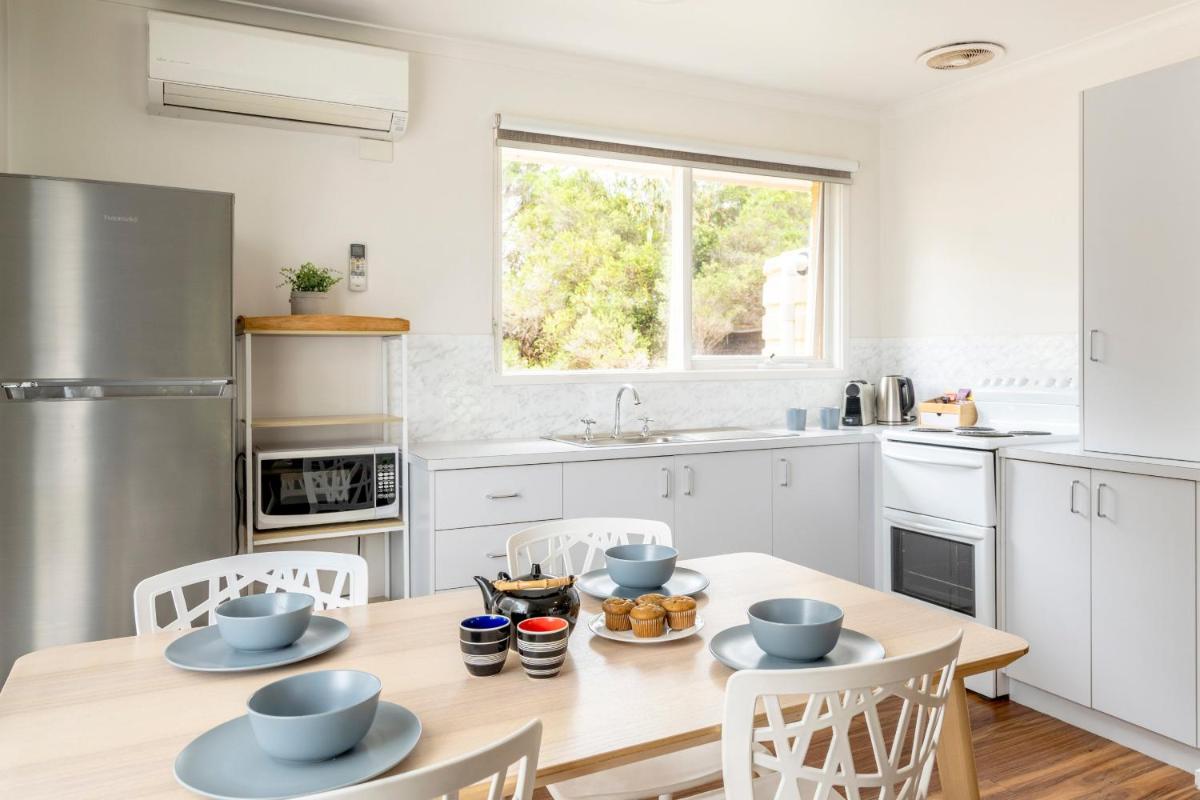 Bells Beach Cottages - Pet friendly cottage with wood heater - Housity