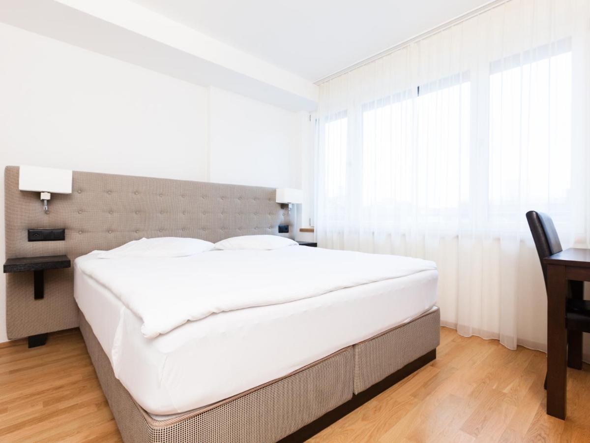 Swiss Star Longstreet - Self Check-In - Housity