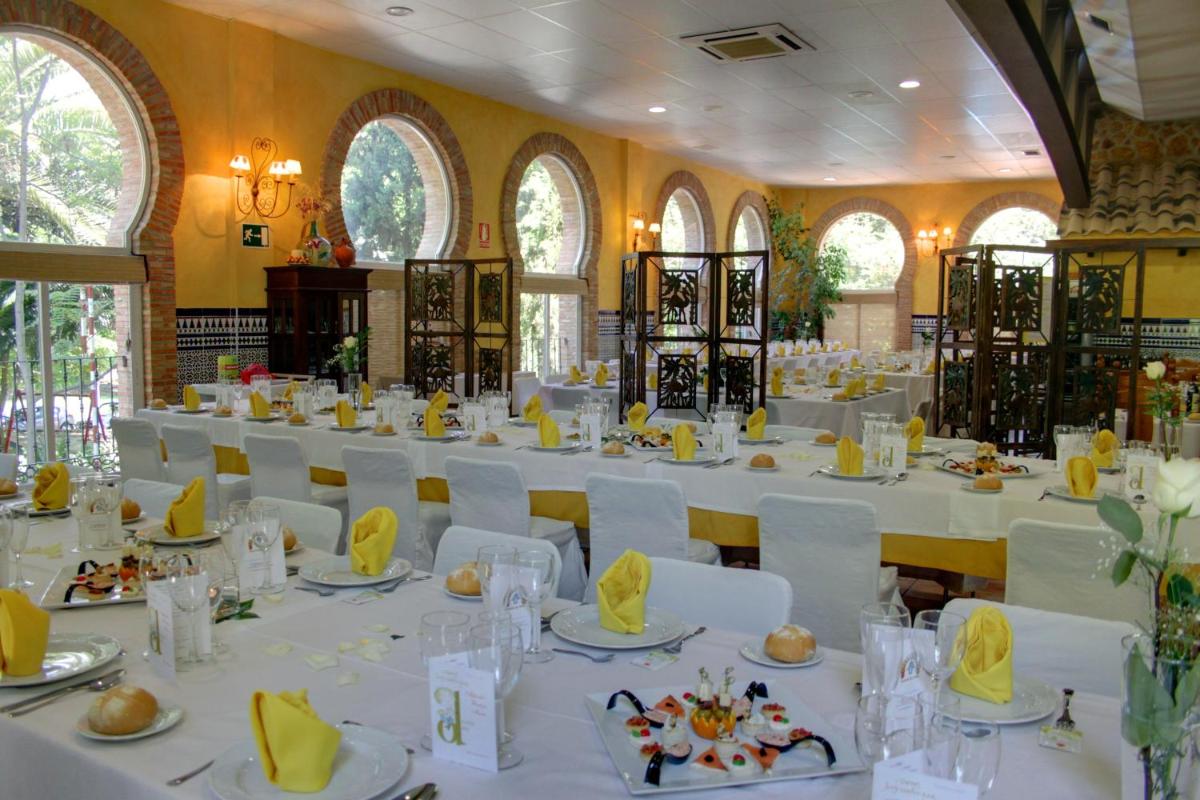 Comida en o cerca de este hotel
