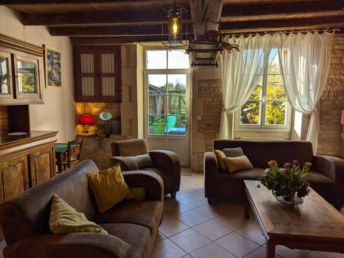 Maison indépendante en pierre, 3 chambres, WiFi et Parking près de Villefagnan - FR-1-653-47 - Hizvo