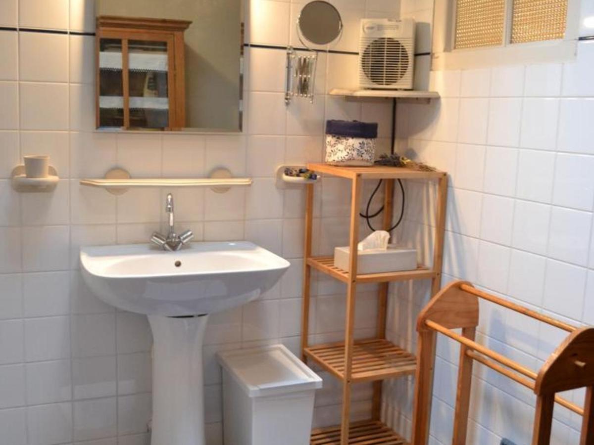 Maison indépendante en pierre, 3 chambres, WiFi et Parking près de Villefagnan - FR-1-653-47 - Hizvo