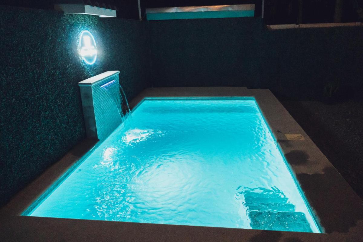 Ocean's Breeze Apartment and Rooms - Housity