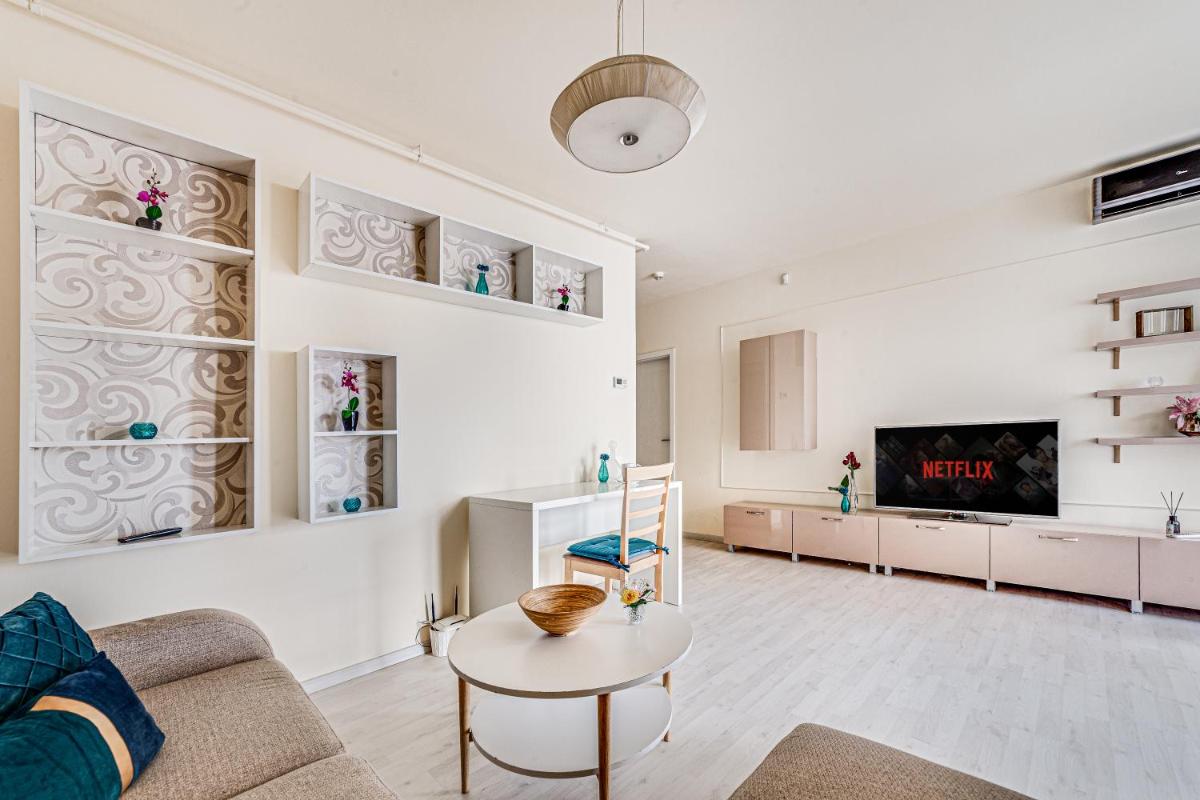 ARI - ARED Luxurious Apartments with Balcony & Free Parking - Housity