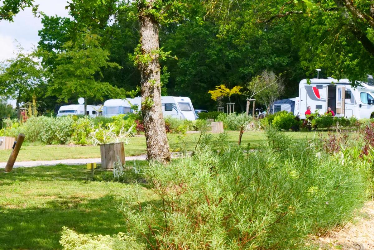Camping Les Brillas - Housity