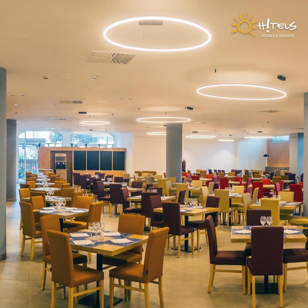 Un restaurante o sitio para comer en Ohtels Islantilla