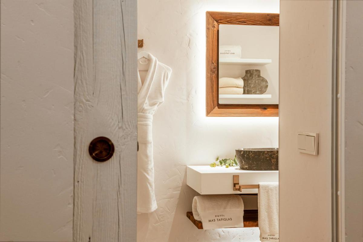Un baño de Mas Tapiolas