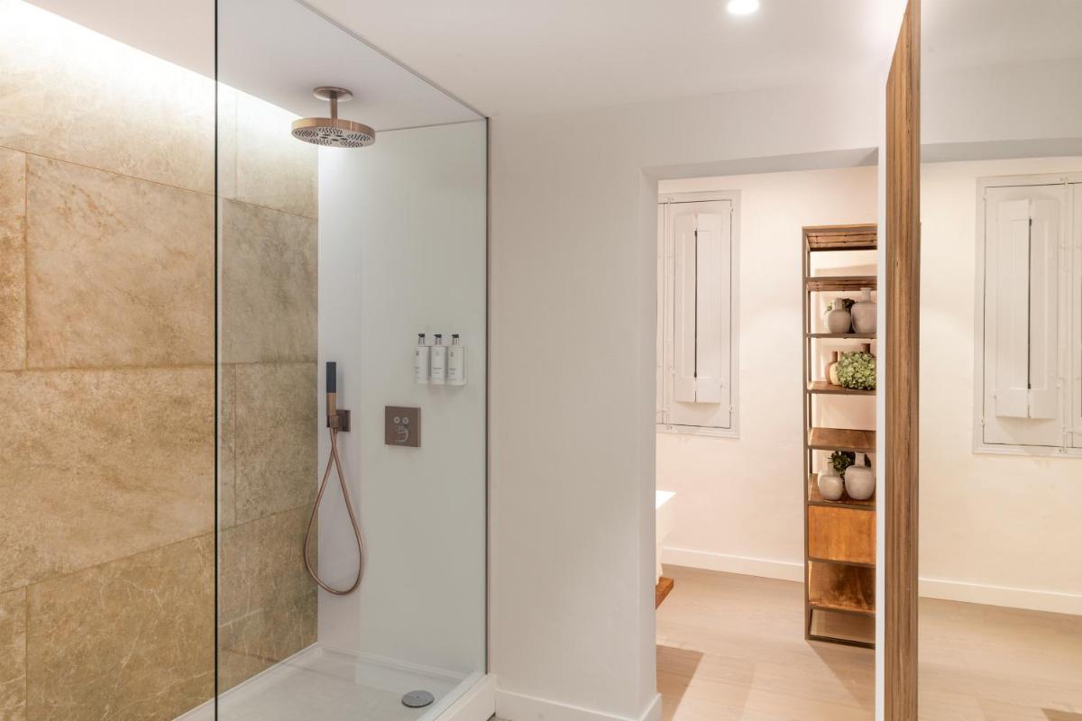 Un baño de Mas Tapiolas