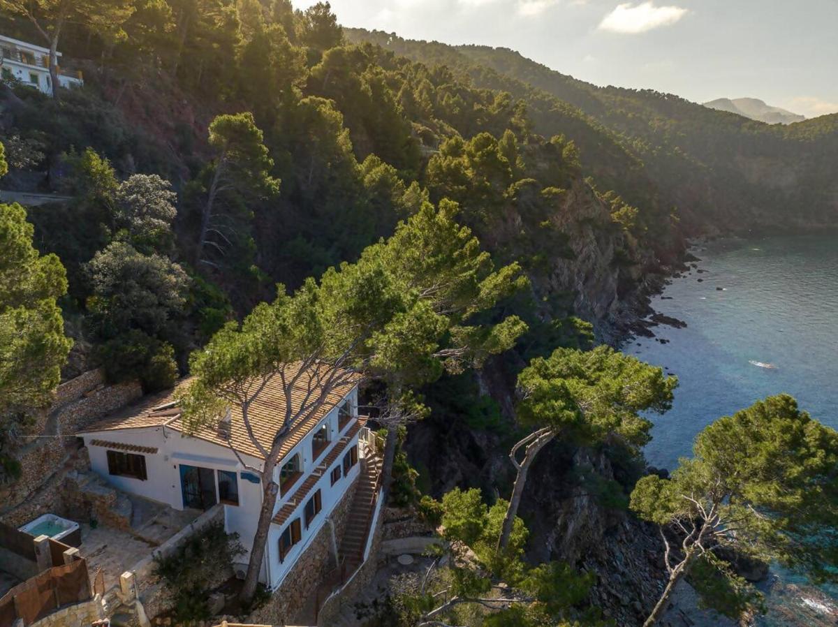 Maripins Villa con jacuzzi y vistas únicas al mar - Housity