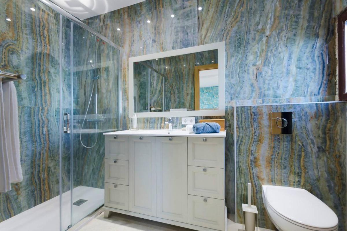 Maripins Villa con jacuzzi y vistas únicas al mar - Housity