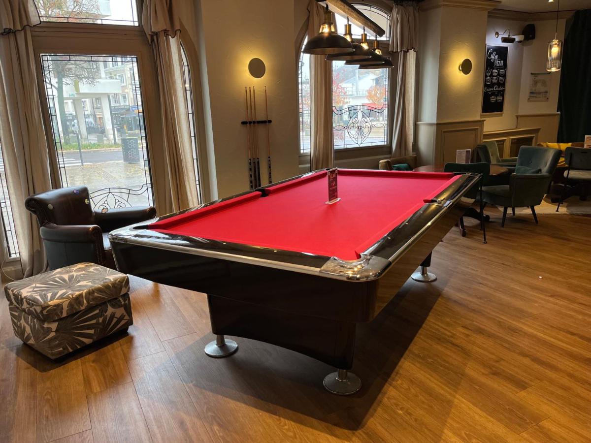 Billard dans l'établissement Hotel Normandy