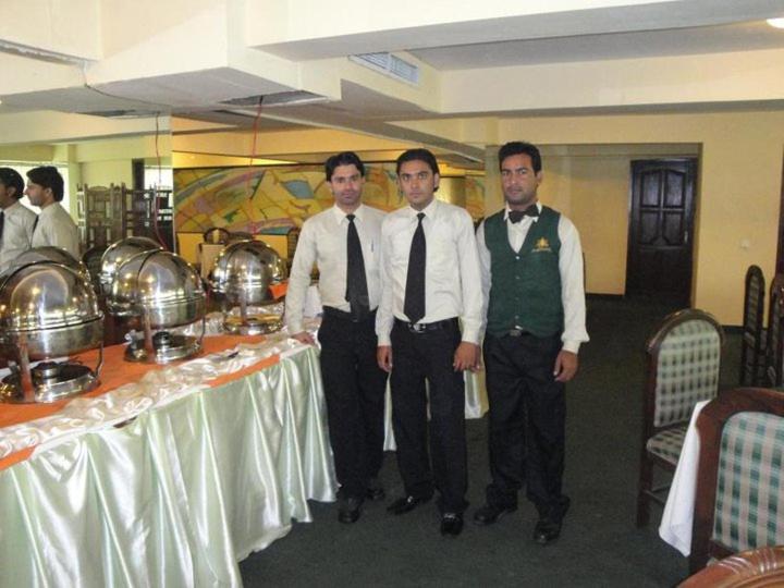 Signature By Hotel Crown Inn - Housity
