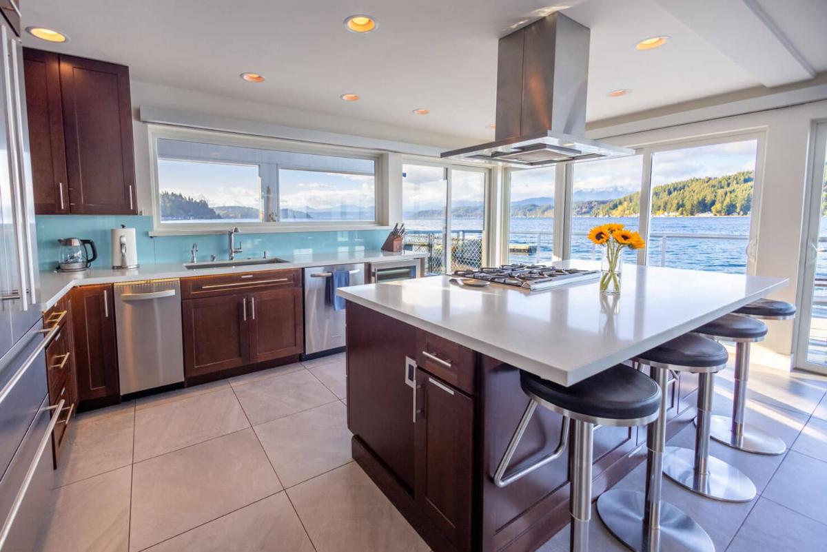 Walls of Glass Hood Canal Vacation Rental - Housity